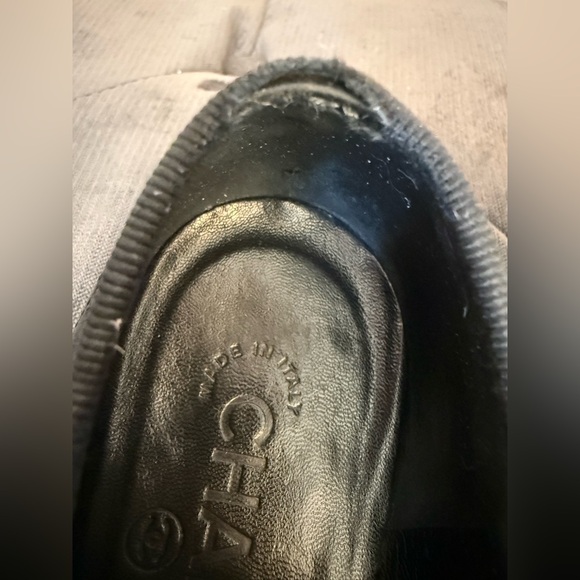 CHANEL Black Quilted Leather Ballet Flats with White CC Appliqué - Picture 2 of 11